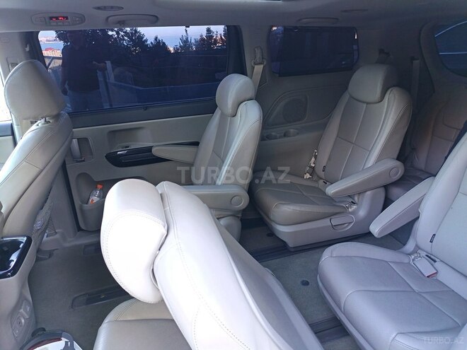 Kia Carnival-16