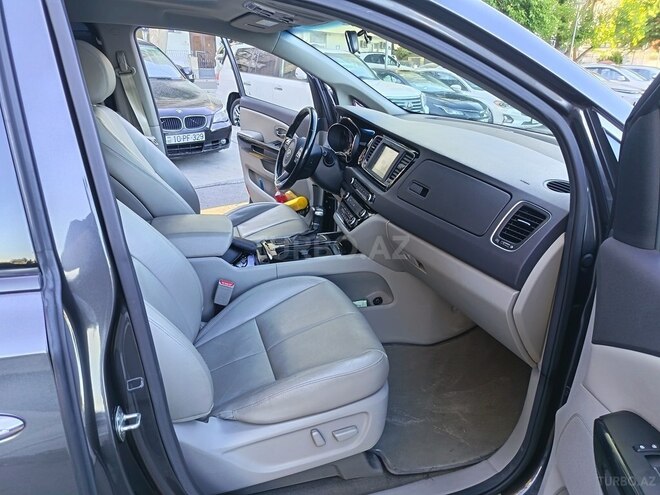 Kia Carnival-20