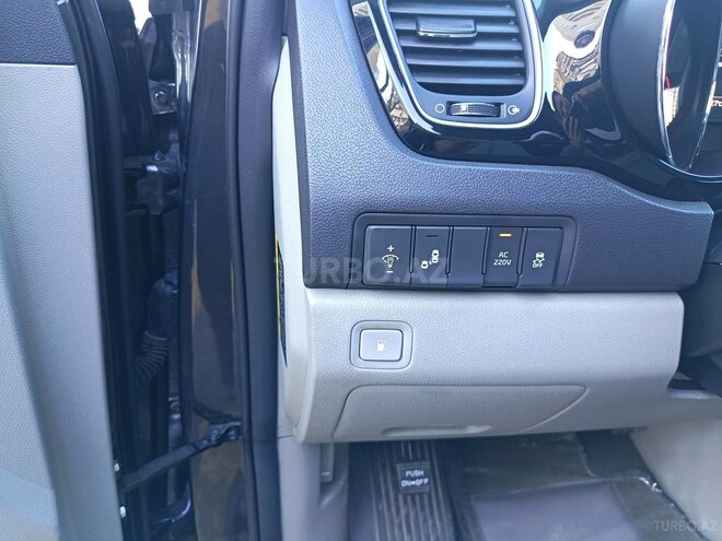 Kia Carnival-11