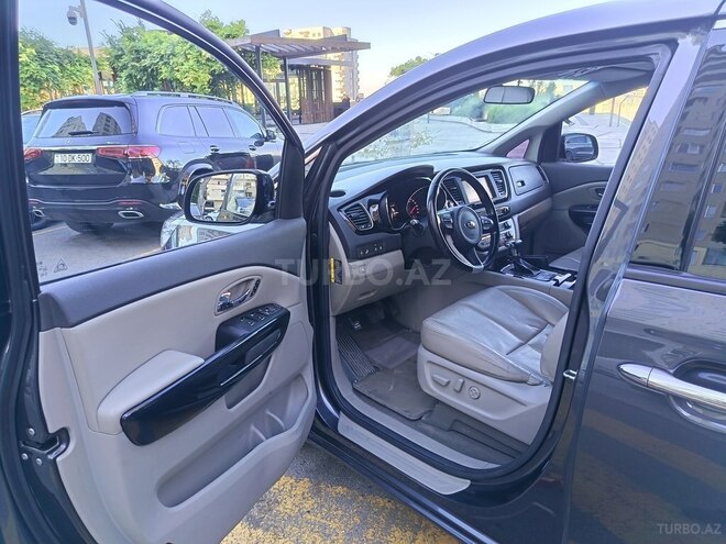 Kia Carnival-13