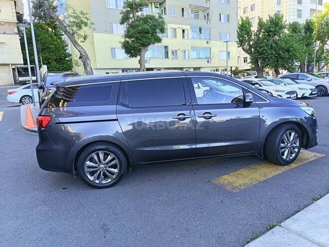 Kia Carnival-5