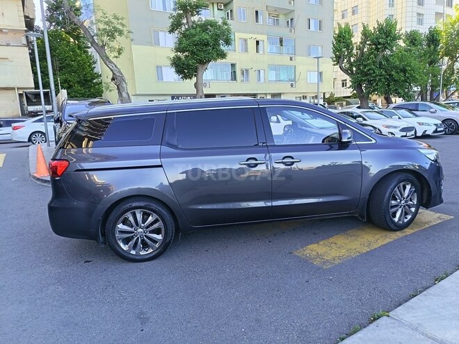 Kia Carnival-4