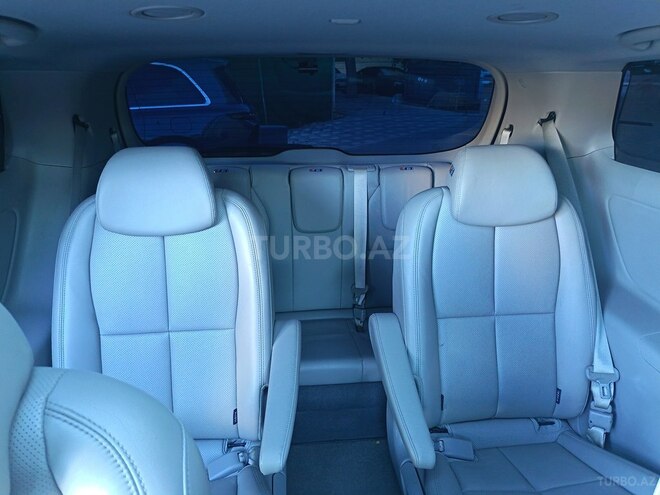 Kia Carnival-18