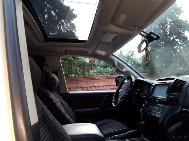 Toyota Land Cruiser-5