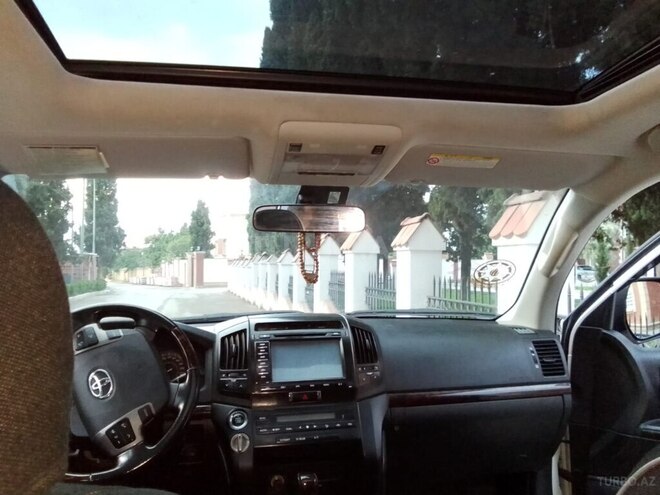 Toyota Land Cruiser-13