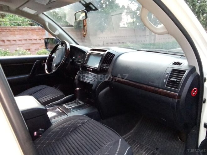 Toyota Land Cruiser-6