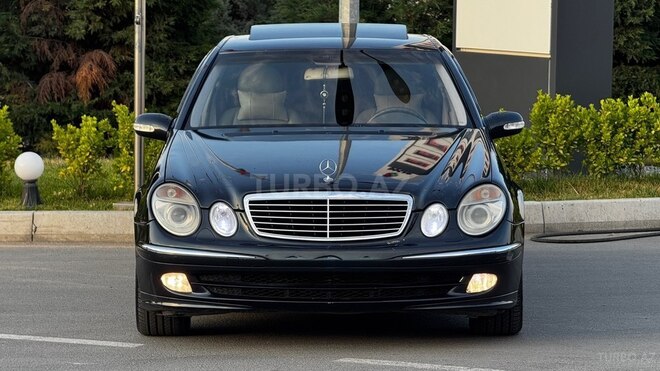 Mercedes E 240-1