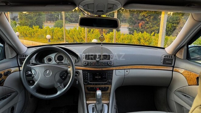 Mercedes E 240-10