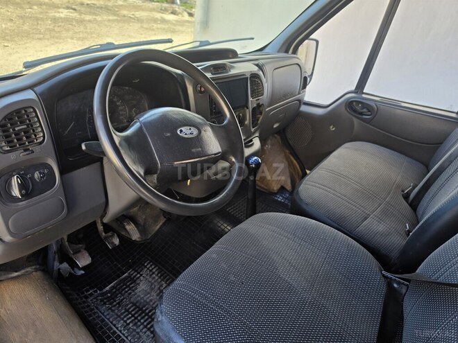 Ford Transit-5