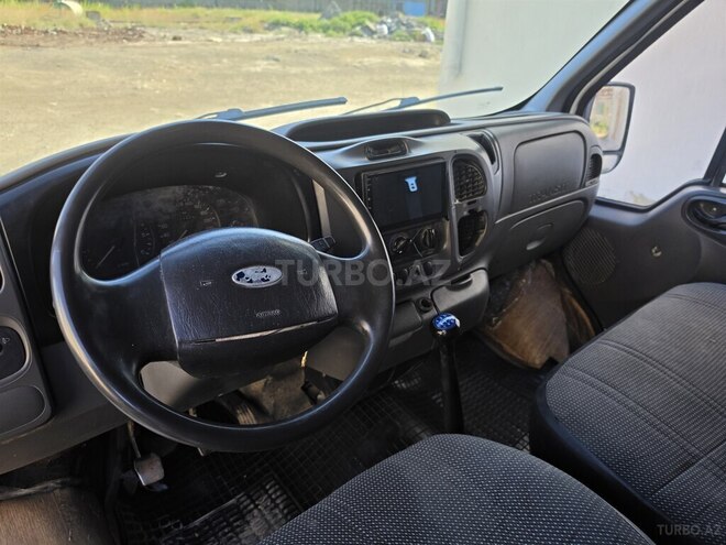 Ford Transit-3
