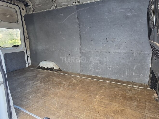 Ford Transit-10