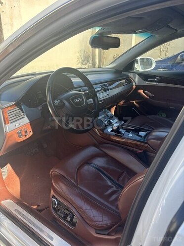 Audi A8-2