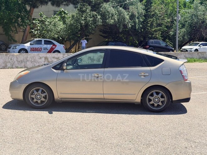 Toyota Prius-4