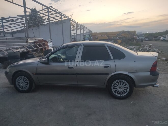 Opel Vectra-4