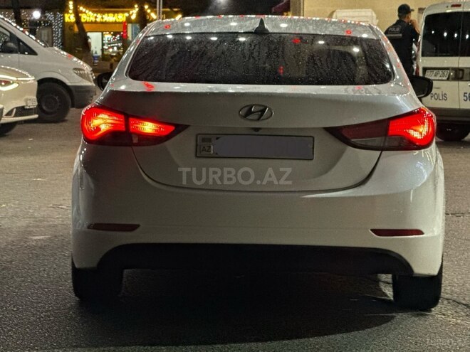 Hyundai Elantra-3
