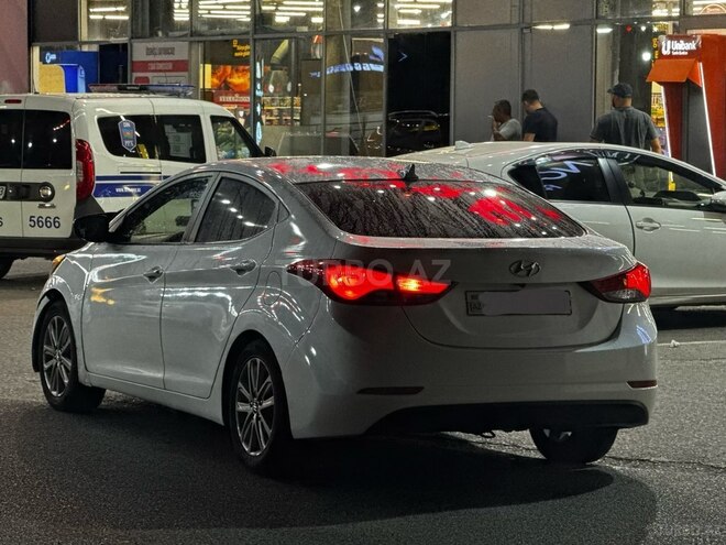 Hyundai Elantra-4