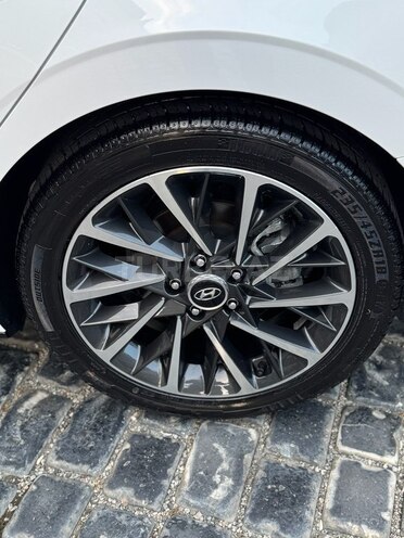 Hyundai Sonata-15