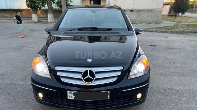 Mercedes B 180-1