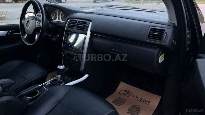 Mercedes B 180-17