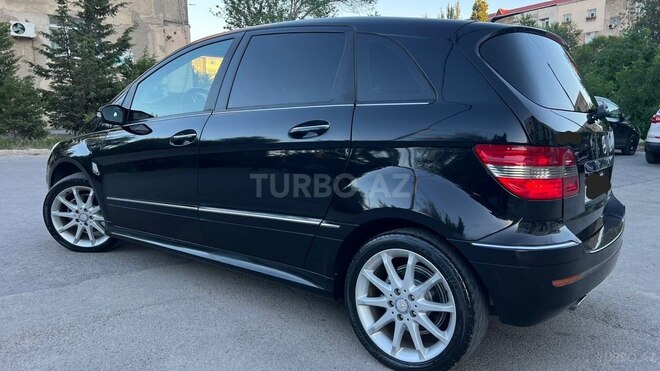 Mercedes B 180-9
