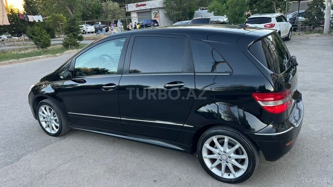 Mercedes B 180-3