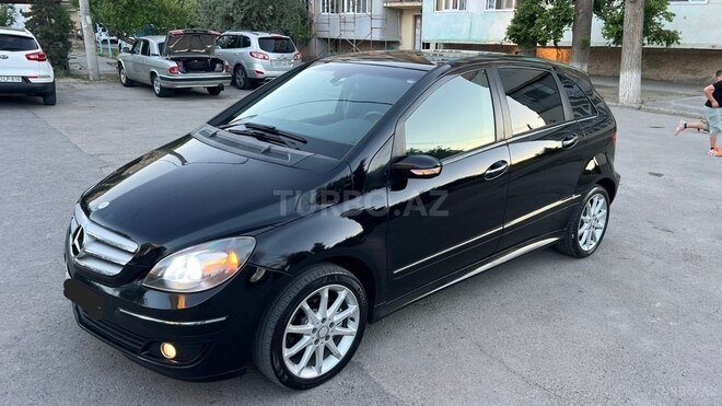 Mercedes B 180-2