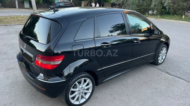 Mercedes B 180-5