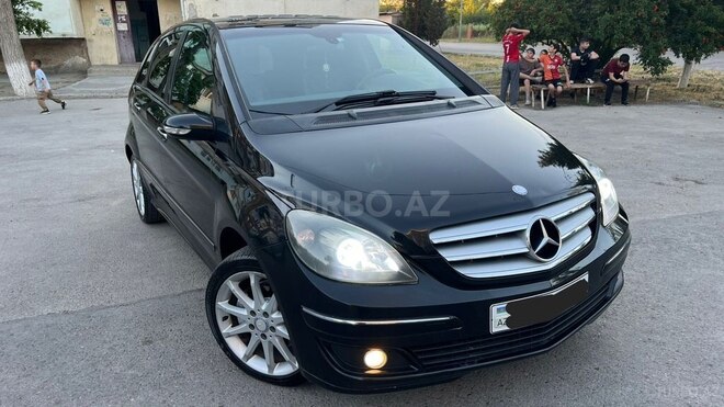 Mercedes B 180-7