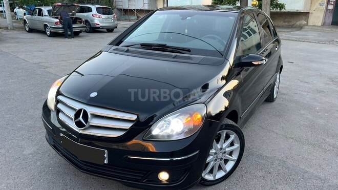 Mercedes B 180-8