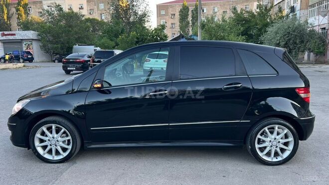 Mercedes B 180-21