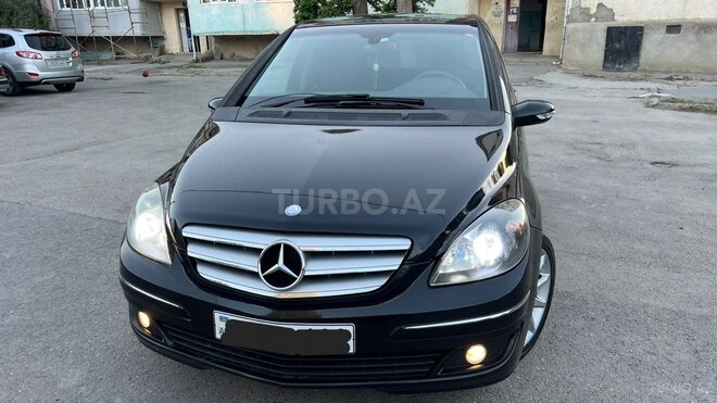 Mercedes B 180-11