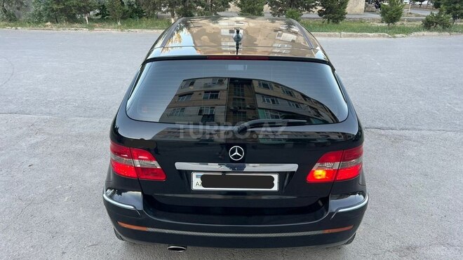 Mercedes B 180-6