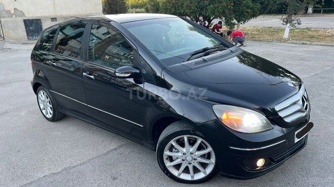 Mercedes B 180-4