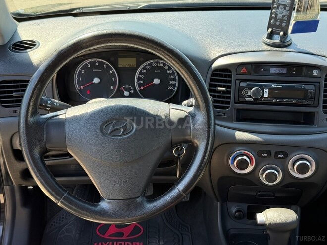 Hyundai Accent-7