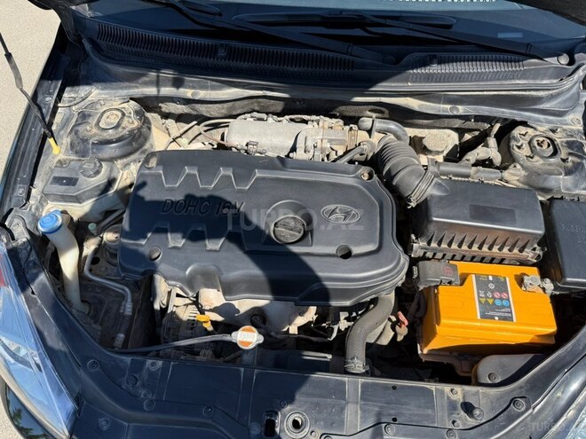 Hyundai Accent-10