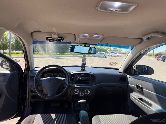 Hyundai Accent-8