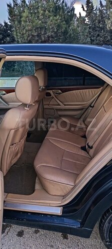 Mercedes E 270-10