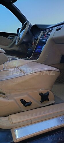 Mercedes E 270-12