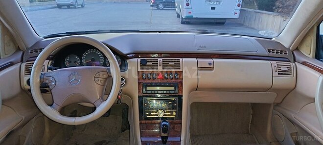 Mercedes E 270-11