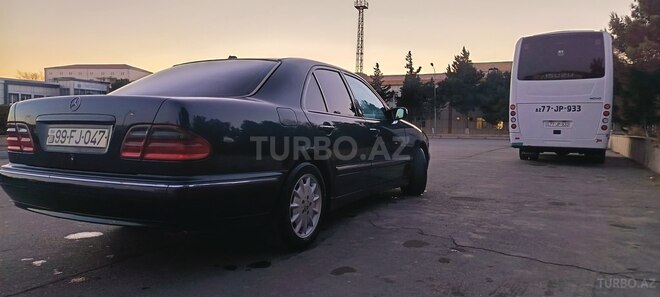 Mercedes E 270-5