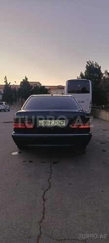 Mercedes E 270-4