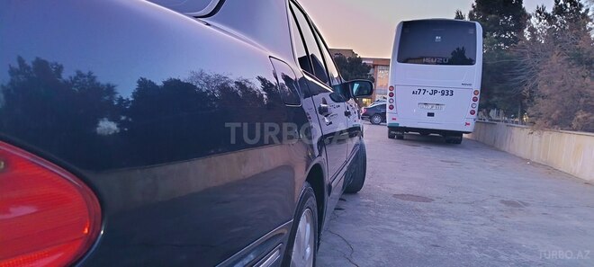 Mercedes E 270-16