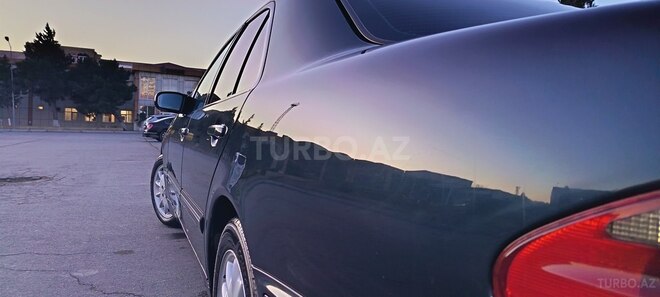 Mercedes E 270-15