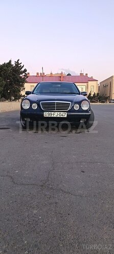 Mercedes E 270-1
