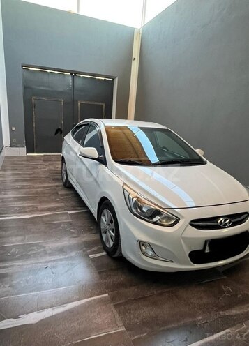 Hyundai Accent-2