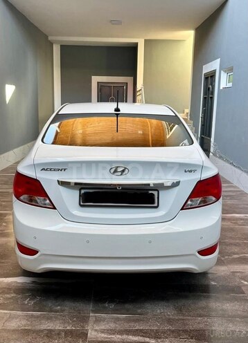 Hyundai Accent-4