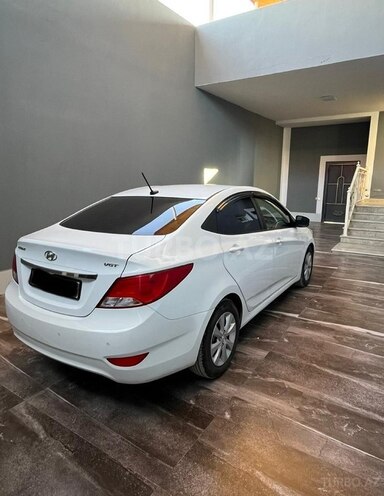 Hyundai Accent-5