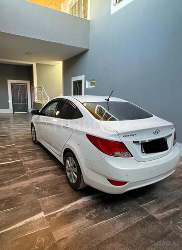 Hyundai Accent-6