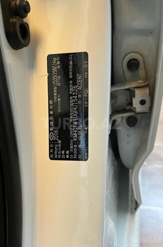 Hyundai Accent-17