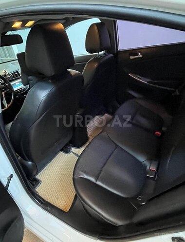 Hyundai Accent-10